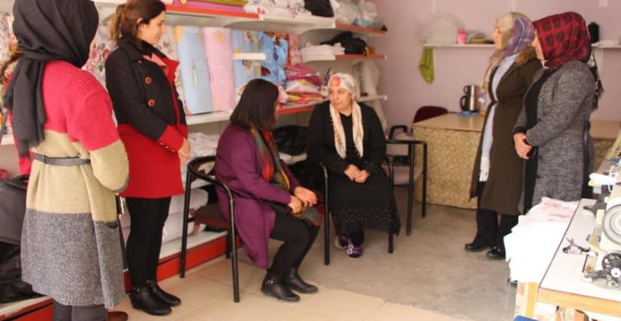 AK Kadınlar seçim turunda; “Girilmemiş ev dokunulmamış gönül bırakmayacağız”